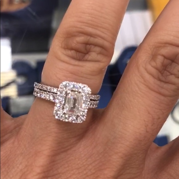 Engagement 1.01 karat diamond ring set - Picture 2 of 8